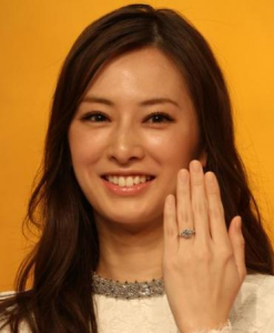 北川景子＆ＤＡＩＧＯ、婚約指輪は２カラット1000万円以上（スポニチアネックス） Yahoo ニュース