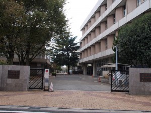 1280px-Toho_Girls'_highschool